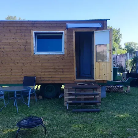 Апартаменты Tiny House By The River *