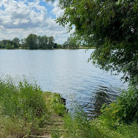Tiny House By The River Apartman